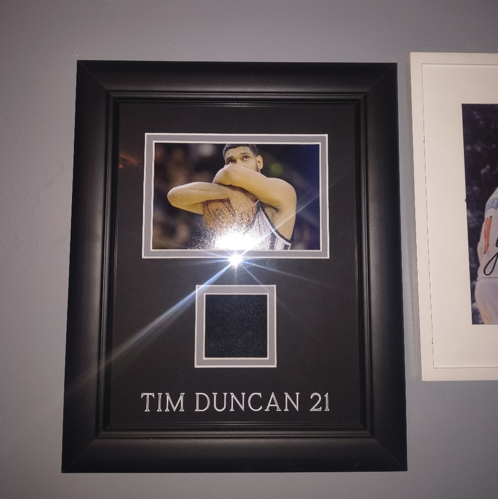 Elegant Black Picture Frame with Tim Duncan Display